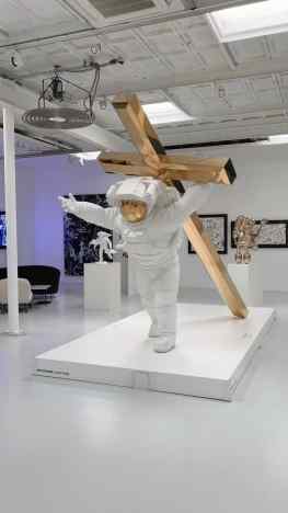 This large bronze sculpture is titled “Leap of Faith” it was the center piece of my museum exhibition at Museum de Fundatie in Zwolle, The Netherlands.The entire sculpture is made out of bronze, the cross is polished and the space suit is painted white.One of the reasons behind this sculpture was to pose a question to the viewer about religion in space.Religion is one of the corner stones of human society.. it guides people through tough times and creates hope and structure.. but also many conflicts and it divides people..If we could could start all over from zero on a new planet.. would we introduce the concept of religion? Or would we want to see all people as one ?  There is no right or wrong answer here.. just a topic to philosophize about #spaceart #josephklibansky #contemporaryart #astronaut