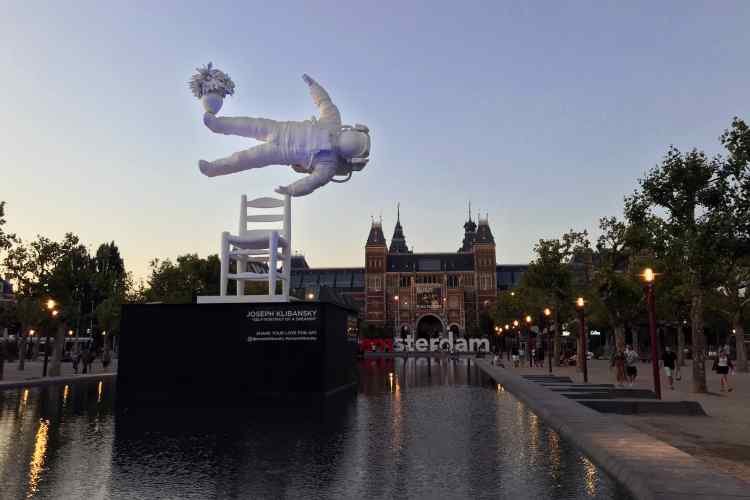 13 meter tall “Self Portrait of a Dreamer” sculpture on Museum Square Amsterdam