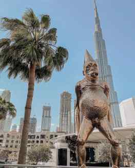 My 4 meter tall sculpture “Birthday Suit” on view at @galdubai with the stunning #burjkhalifa as a background.. anyone up for a cocktail in Dubai? 🍸