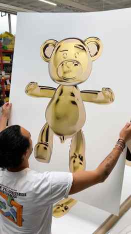 Did you know we first have to meticulously lay down the gold leaf by hand to make these special bear artworks? #handwork #contemporaryart #goldleaf