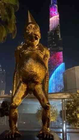 Art speaks where words are unable to explain #sculpture #modernart #dubai #burjkhalifa #artdubai