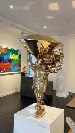 We always take the utmost care to install my sculptures so they remain in perfect condition.. this is one of my favorite pieces titled “Reflections of Truth 2” #contemporaryart #modernart #abstractart