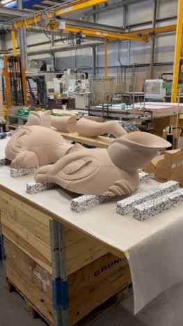 I had so many cool reactions to my stories yesterday regarding these “making off” videos .. that I wanted to show you some more footage of the 2.5 meter (8.2 ft)&nbsp; tall sculpture I’m currently working on. Pretty cool right!