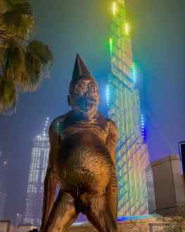 Still surreal to see my bronze sculpture in front of the tallest building in the world 🙏🏼 ..#burjkhalifa #mydubai #art #josephklibansky @mydubai @thegalliarddubai