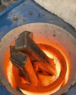 Here you can see how I make all my bronze sculptures by melting the heavy bronze bars into a beautiful soup 🍲 This we dan pour into the white shapes called “ceramic shells” These shells are created by dipping wax models into a thick liquid and then covering it with sand.. we repeat this process for two weeks till the desired shell thickness is achieved.Once they are baked in the oven at a high temperature..we can then pour the molten bronze into it.A typical Klibansky sculpture consists out of 10 to 15 separate bronze parts that we then have to weld together , grind and polish to get to the desired result.The entire sculpture making process from beginning till end takes between 5 month and a year depending on the size of the sculpture…#art #sculpture #contemporaryart #josephklibansky #artistsoninstagram