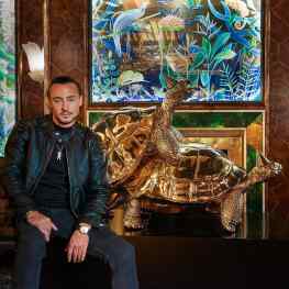 Who want’s to be the third turtle?@annabelsmayfair..#mayfair #annabelsmayfair #contemporaryart #art