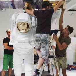 Today we are installing my bronze sculpture “Leap of Faith” in my studio for the first time, after the 4Month long show at @fundatiezwolle , have you seen it in real life yet?#josephklibansky #leapoffaith #space #astronaut #artbasel #contemporaryart #artcontemporain #contemporary #amsterdam