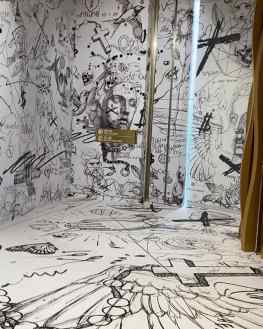 There is so much video footage of my exhibition in China I haven’t shown you yet.. I keep finding cool shots I took with my phone 📱 here you can see a space we covered with 400m2 of my art wallpaper and flooring to create the feeling of walking inside one of my thought paintings! ..#art #contemporaryart #artcontemporain #josephklibansky