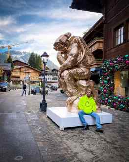 We are just done placing my 2700kg bronze sculpture in Gstaad 🇨🇭! Now for some snow ⛄️ ..#gstaad #sculpture #art