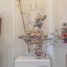 How stunning is my sculpture “Reflections of Youth” in this classical setting🦌 🔱.#contemporaryart