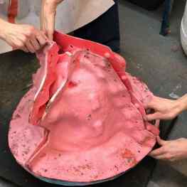Who likes this type of work?Opening the silicone mold to reveal the wax model..#making #sculptures #modernart #satisfyingvideos