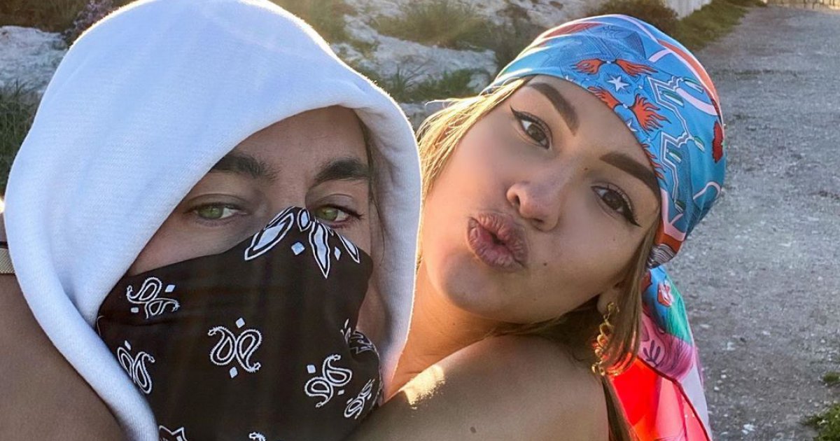 Anacondas kill by constricting (squeezing) their prey until it can no