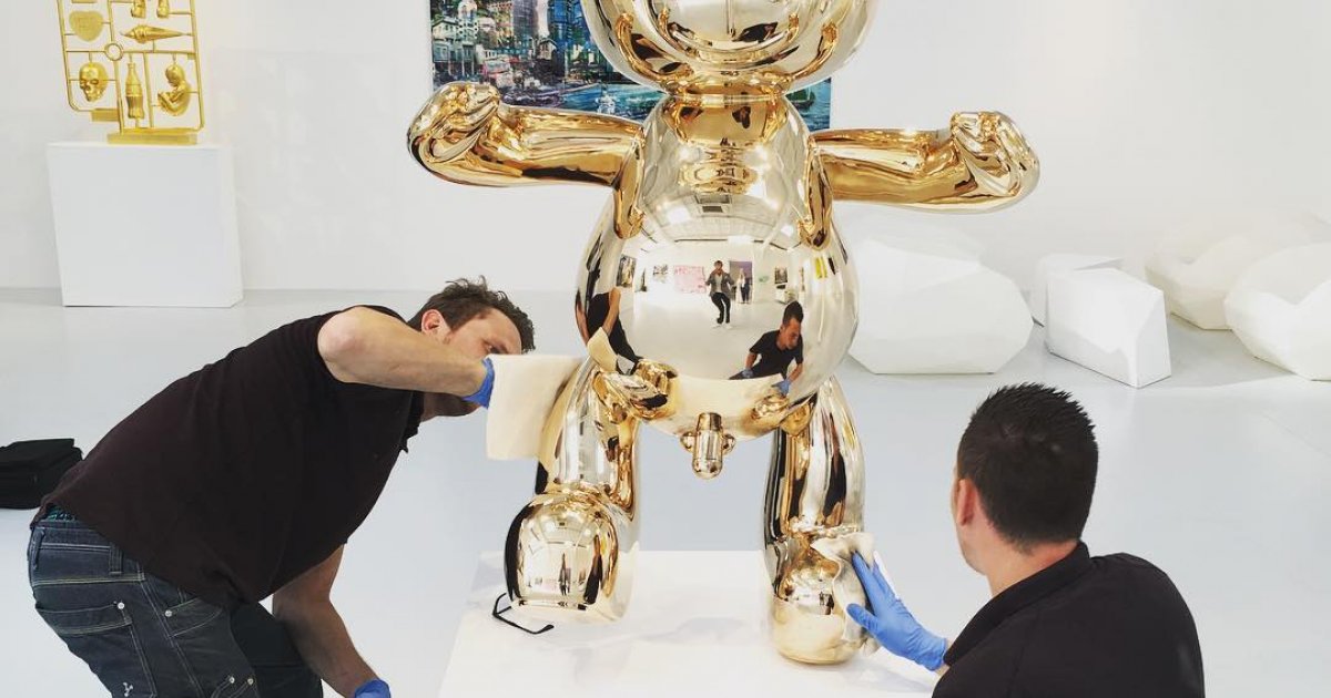 Polish that #pipi #josephklibansky #contemporaryart #jeffkoons
