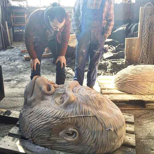 A look in to the beautiful messy art of bronze casting!  This large gorilla head weighs over 200kg and still needs 2 month of finishing work before it can be exhibited ✨🙏🏻 title 