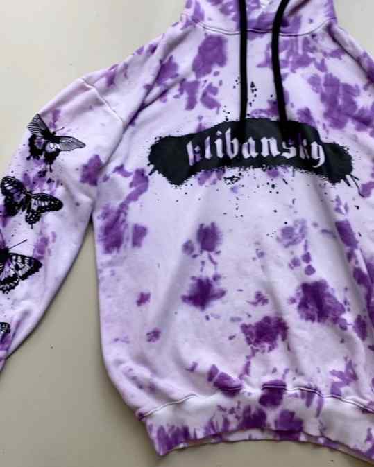 I’m hand making 🤚🏻 a couple of limited tie-dye hoodies.. any interest? 🔥