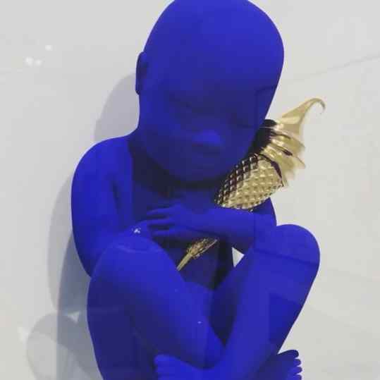 I gave birth today 💙 do you like my baby?
.
.
#contemporaryart #blue #art #babylove #nyc