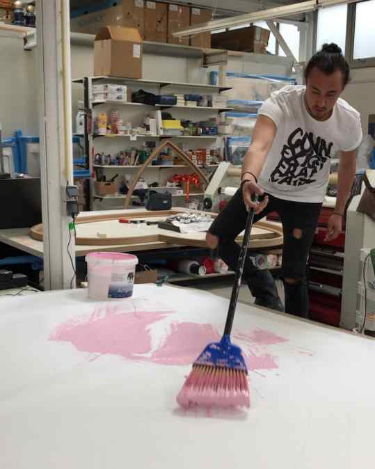 I am experimenting with different brushes and brooms to create texture on my paintings.
What would be another cool brush option..? An old T-shirt, a fluffy teddy bear 🐻 .
#paintingvideo #newpainting #artist #josephklibansky #artcontemporain