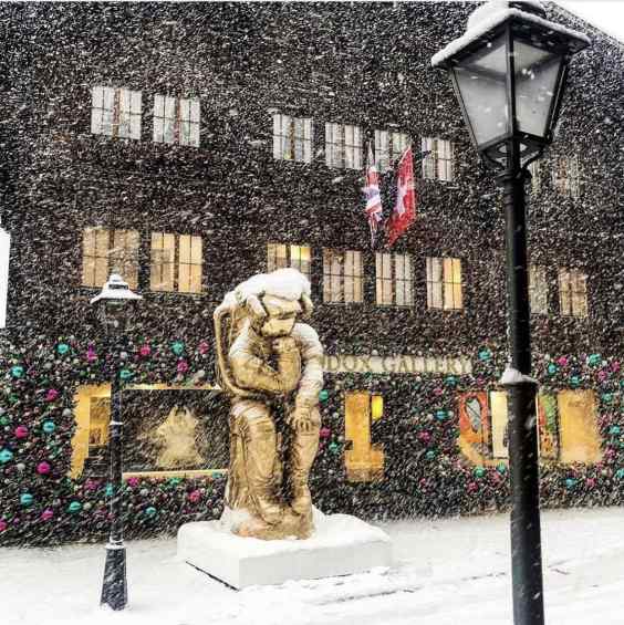 Museum size Thinker the center of Gstaad, Switserland. - The Thinker (bronze), 2018 by Joseph Klibansky