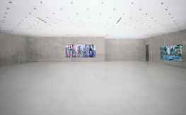 For my last exhibition in Guangzhou, China we created a large “white jungle” room for visitors to walk through.We sourced hundreds of silk plants en painted them white by hand to get this effect.. to create the feeling of infinity we covered all the walls with acrylic mirrors ..#artexhibition #artworld #contemporaryart #josephklibansky #goungzhou